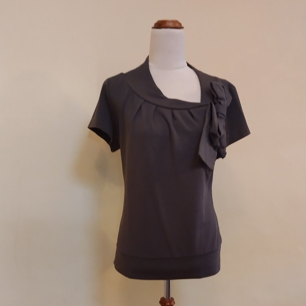 Retro style top with collar detail in brown - Picture 2 of 4